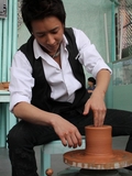 【陶艺学习】韩庚-世博馆内学做陶瓷 感叹中国元素流行